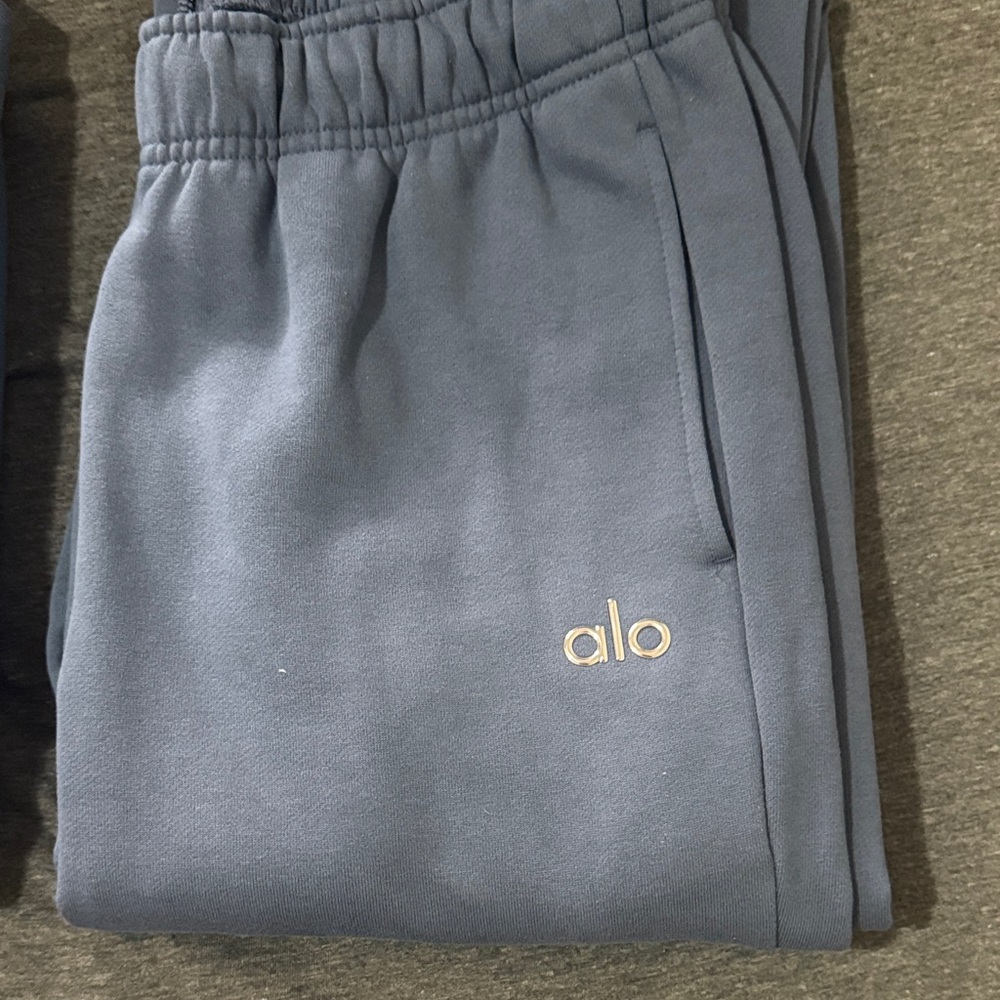 ALO Yoga Blue Sweatshirt and Joggers Set - Picture 3 of 3